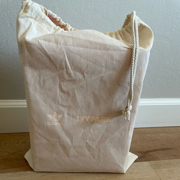 Ivy Park Sold out slides - Picture 3 of 5